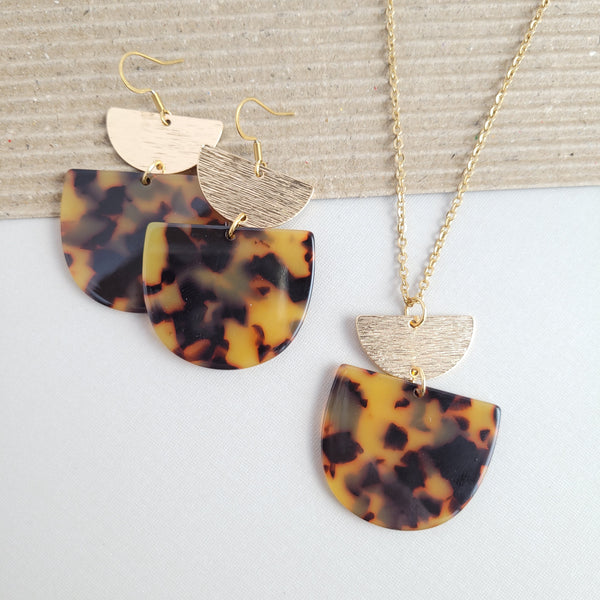 Harper Necklace - Tortoise by Spiffy & Splendid